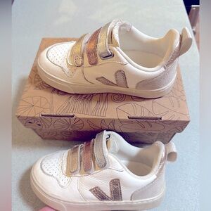Veja kids shoes, size toddler US 9.5